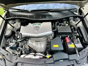 Toyota Camry 2.0E 2017 - Cần bán Toyota Camry 2.0E đời 2017, màu vàng giá cạnh tranh