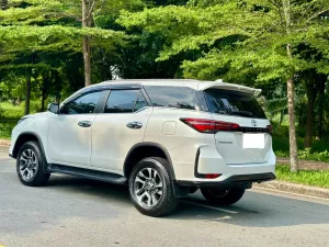 Toyota Fortuner legender 2.4L 4x2 AT 2022 - Bán Toyota Fortuner legender 2.4L 4x2 AT đời 2022, màu trắng