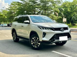 Toyota Fortuner legender 2.4L 4x2 AT 2022 - Bán Toyota Fortuner legender 2.4L 4x2 AT đời 2022, màu trắng
