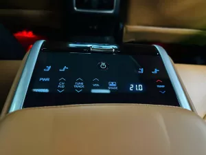 Toyota Camry 2.5Q 2020 - Bán xe Toyota Camry 2.5Q 2020, màu trắng, nhập khẩu