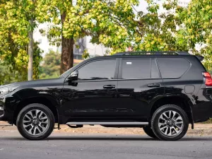 Toyota Land Cruiser Prado VX 2.7L 2023 - Bán ô tô Toyota Land Cruiser Prado VX 2.7L đời 2023, màu đen, nhập khẩu