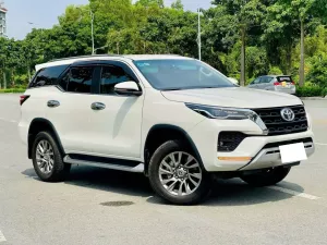 Toyota Fortuner 2.7V 4x2 AT 2025 - Bán ô tô Toyota Fortuner 2.7V 4x2 AT đời 2025, màu trắng