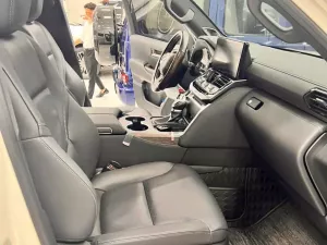 Toyota Land Cruiser LC300 2024 - Toyota Land Cruiser LC300 Trắng 2024 lướt có 8 nghìn km, Xe đã lên full đồ Trung Đông