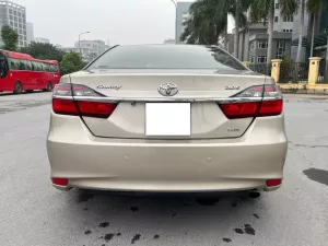 Toyota Camry 2.0E 2016 - Bán Toyota Camry 2.0E năm 2016, màu vàng, giá 580tr