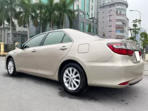 Toyota Camry 2.0E 2016 - Bán Toyota Camry 2.0E năm 2016, màu vàng, giá 580tr