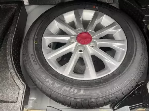 Toyota Camry 2.0E 2016 - Bán Toyota Camry 2.0E năm 2016, màu vàng, giá 580tr