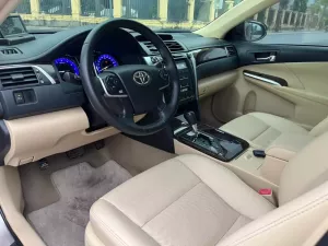 Toyota Camry 2.0E 2016 - Bán Toyota Camry 2.0E năm 2016, màu vàng, giá 580tr