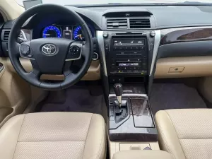 Toyota Camry 2.0E 2016 - Bán Toyota Camry 2.0E năm 2016, màu vàng, giá 580tr