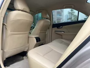 Toyota Camry 2.0E 2016 - Bán Toyota Camry 2.0E năm 2016, màu vàng, giá 580tr