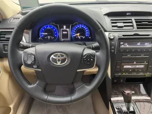 Toyota Camry 2.0E 2016 - Bán Toyota Camry 2.0E năm 2016, màu vàng, giá 580tr