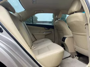 Toyota Camry 2.0E 2016 - Bán Toyota Camry 2.0E năm 2016, màu vàng, giá 580tr