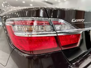 Toyota Camry 2.0E 2019 - Bán Toyota Camry 2.0E năm 2019, màu nâu