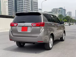 Toyota Innova 2.0V 2019 - Bán ô tô Toyota Innova 2.0V đời 2019, màu nâu