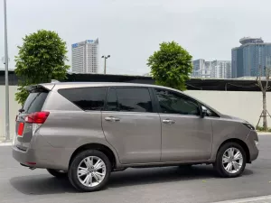 Toyota Innova 2.0V 2019 - Bán ô tô Toyota Innova 2.0V đời 2019, màu nâu