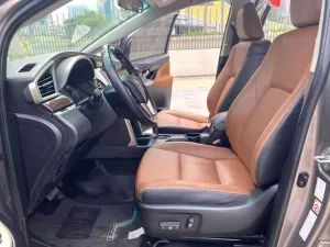 Toyota Innova 2.0V 2019 - Bán ô tô Toyota Innova 2.0V đời 2019, màu nâu