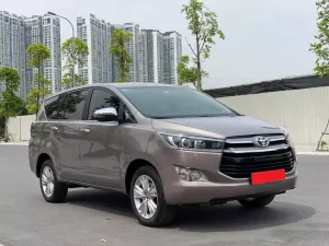 Toyota Innova 2.0V 2019 - Bán ô tô Toyota Innova 2.0V đời 2019, màu nâu