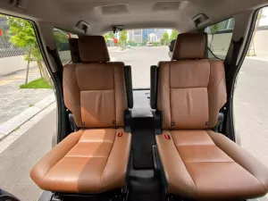 Toyota Innova 2.0V 2019 - Bán ô tô Toyota Innova 2.0V đời 2019, màu nâu