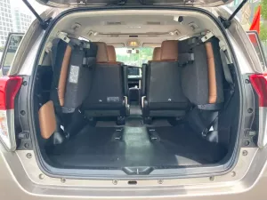 Toyota Innova 2.0V 2019 - Bán ô tô Toyota Innova 2.0V đời 2019, màu nâu