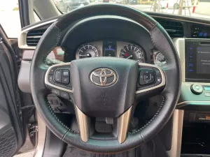 Toyota Innova 2.0V 2019 - Bán ô tô Toyota Innova 2.0V đời 2019, màu nâu