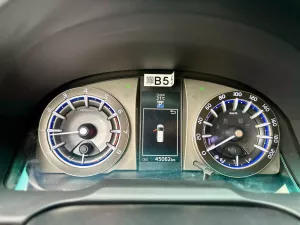 Toyota Innova 2.0V 2019 - Bán ô tô Toyota Innova 2.0V đời 2019, màu nâu