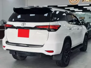 Toyota Fortuner 2.7V 4x2 AT 2018 - Cần bán xe Toyota Fortuner 2.7V 4x2 AT sản xuất 2018, màu trắng, nhập khẩu