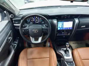 Toyota Fortuner 2.7V 4x2 AT 2018 - Cần bán xe Toyota Fortuner 2.7V 4x2 AT sản xuất 2018, màu trắng, nhập khẩu