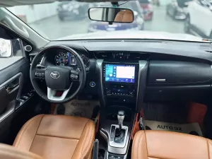 Toyota Fortuner 2.7V 4x2 AT 2018 - Cần bán xe Toyota Fortuner 2.7V 4x2 AT sản xuất 2018, màu trắng, nhập khẩu