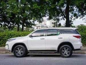 Toyota Fortuner 2.4G 4x2 AT 2020 - Bán Toyota Fortuner 2.4G 4x2 AT đời 2020, màu trắng giá cạnh tranh