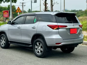 Toyota Fortuner 2.4L 4x2 AT 2023 - Cần bán Toyota Fortuner 2.4L 4x2 AT đời 2023, màu bạc giá cạnh tranh
