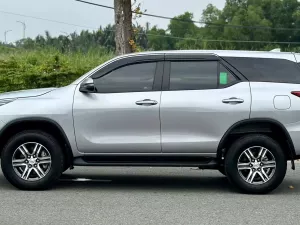 Toyota Fortuner 2.4L 4x2 AT 2023 - Cần bán Toyota Fortuner 2.4L 4x2 AT đời 2023, màu bạc giá cạnh tranh
