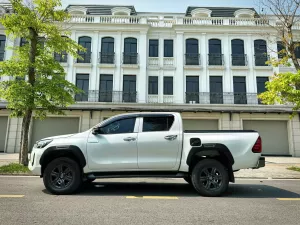 Toyota Hilux 2.4L 4x2 AT 2021 - Bán xe Toyota Hilux 2.4L 4x2 AT đời 2021, màu trắng, nhập khẩu chính hãng