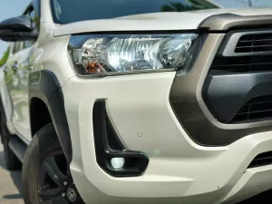 Toyota Hilux 2.4L 4x2 AT 2021 - Bán xe Toyota Hilux 2.4L 4x2 AT đời 2021, màu trắng, nhập khẩu chính hãng