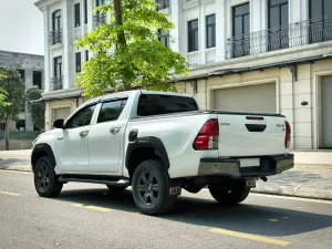 Toyota Hilux 2.4L 4x2 AT 2021 - Bán xe Toyota Hilux 2.4L 4x2 AT đời 2021, màu trắng, nhập khẩu chính hãng