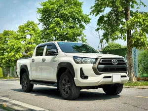 Toyota Hilux 2.4L 4x2 AT 2021 - Bán xe Toyota Hilux 2.4L 4x2 AT đời 2021, màu trắng, nhập khẩu chính hãng