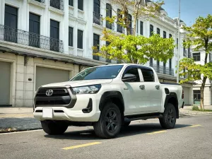 Toyota Hilux 2.4L 4x2 AT 2021 - Bán xe Toyota Hilux 2.4L 4x2 AT đời 2021, màu trắng, nhập khẩu chính hãng