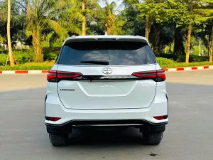 Toyota Fortuner legender 2.4L 4x2 AT 2022 - Bán xe Toyota Fortuner legender 2.4L 4x2 AT đời 2022, màu trắng, 990tr