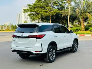 Toyota Fortuner legender 2.4L 4x2 AT 2022 - Bán xe Toyota Fortuner legender 2.4L 4x2 AT đời 2022, màu trắng, 990tr