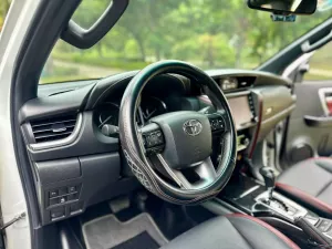 Toyota Fortuner legender 2.4L 4x2 AT 2022 - Bán xe Toyota Fortuner legender 2.4L 4x2 AT đời 2022, màu trắng, 990tr