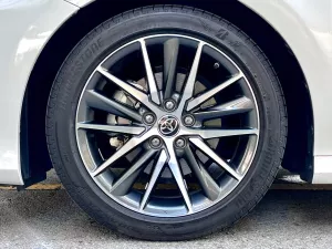 Toyota Camry 2.0Q 2024 - Cần bán xe Toyota Camry 2.0Q đời 2024, màu trắng, nhập khẩu nguyên chiếc