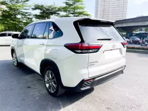 Toyota Innova Cross HEV 2.0 CVT 2024 - Cần bán Toyota Innova Cross HEV 2.0 CVT đời 2024, màu trắng, nhập khẩu, 985 triệu