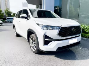 Toyota Innova Cross HEV 2.0 CVT 2024 - Cần bán Toyota Innova Cross HEV 2.0 CVT đời 2024, màu trắng, nhập khẩu, 985 triệu