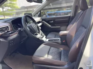 Toyota Innova Cross HEV 2.0 CVT 2024 - Cần bán Toyota Innova Cross HEV 2.0 CVT đời 2024, màu trắng, nhập khẩu, 985 triệu