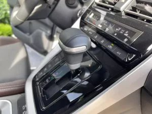 Toyota Innova Cross HEV 2.0 CVT 2024 - Cần bán Toyota Innova Cross HEV 2.0 CVT đời 2024, màu trắng, nhập khẩu, 985 triệu