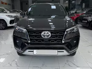 Toyota Fortuner 4x4 2021 -  Fortuner 2.4 Máy Xăng 2 cầu xe sản xuất năm 2021 Một chủ từ đầu, xe cá nhân lăn bánh 33.000Km