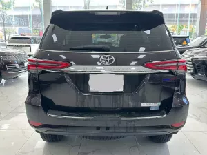 Toyota Fortuner 4x4 2021 -  Fortuner 2.4 Máy Xăng 2 cầu xe sản xuất năm 2021 Một chủ từ đầu, xe cá nhân lăn bánh 33.000Km