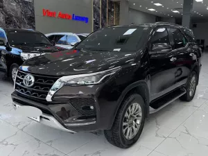 Toyota Fortuner 4x4 2021 -  Fortuner 2.4 Máy Xăng 2 cầu xe sản xuất năm 2021 Một chủ từ đầu, xe cá nhân lăn bánh 33.000Km