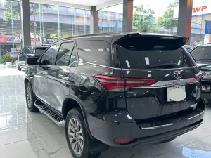 Toyota Fortuner 4x4 2021 -  Fortuner 2.4 Máy Xăng 2 cầu xe sản xuất năm 2021 Một chủ từ đầu, xe cá nhân lăn bánh 33.000Km