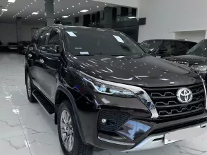 Toyota Fortuner 4x4 2021 -  Fortuner 2.4 Máy Xăng 2 cầu xe sản xuất năm 2021 Một chủ từ đầu, xe cá nhân lăn bánh 33.000Km