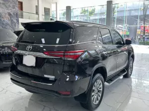 Toyota Fortuner 4x4 2021 -  Fortuner 2.4 Máy Xăng 2 cầu xe sản xuất năm 2021 Một chủ từ đầu, xe cá nhân lăn bánh 33.000Km