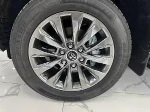 Toyota Land Cruiser LC300 2025 - Bán Xe Toyota Land Cruiser LC300 Đen nt Đen sản xuất năm 2025 tên cty xe đi có 400 Km như xe mới tinh